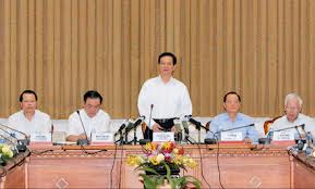 ທ່ານນາຍົກລັດຖະມົນຕີ ຫງວຽນເຕີນຢູງ ເຮັດວຽກກັບການນຳແຂວງ ກາວບັ່ງ